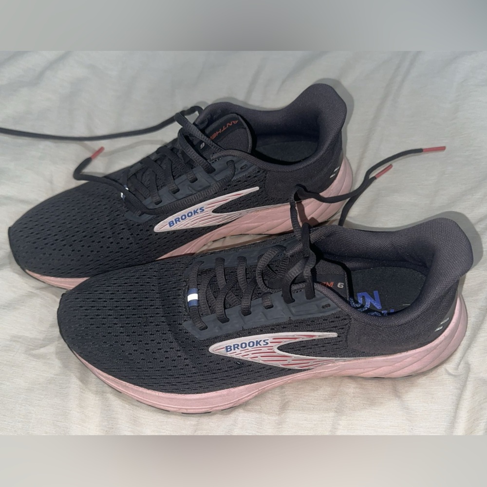 Brooks Women's Black and Pink Athletic Shoes